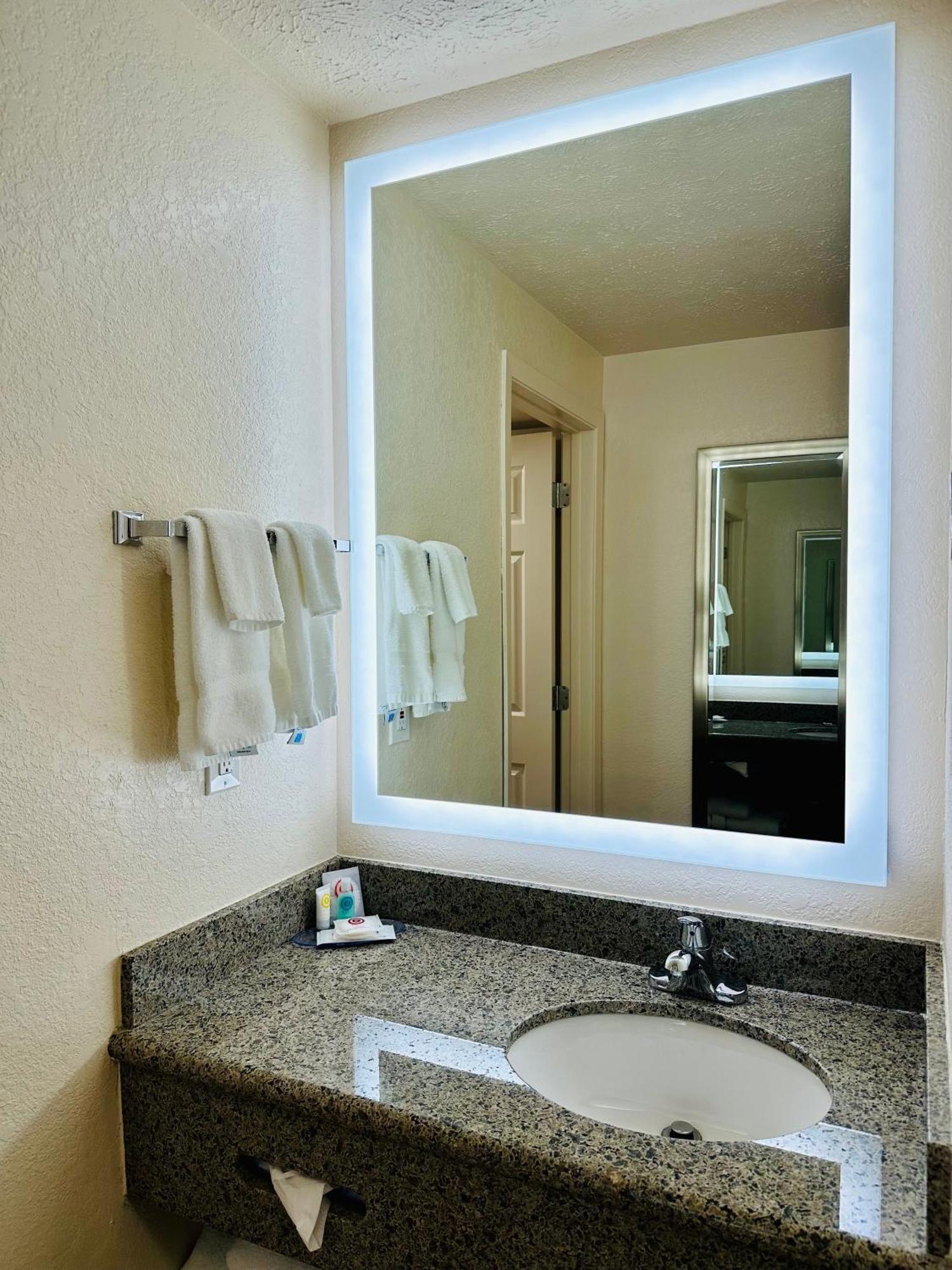 Wenatchee Inn Ngoại thất bức ảnh
